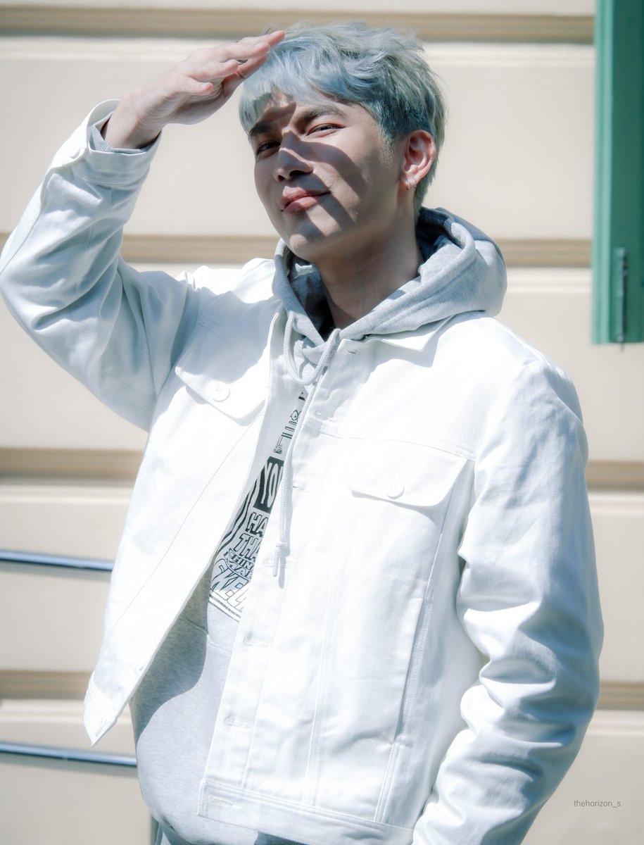 Mew in white is too beautiful  #MewSuppasit  @MSuppasit