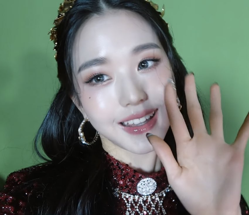 wonyoung pics tweet media