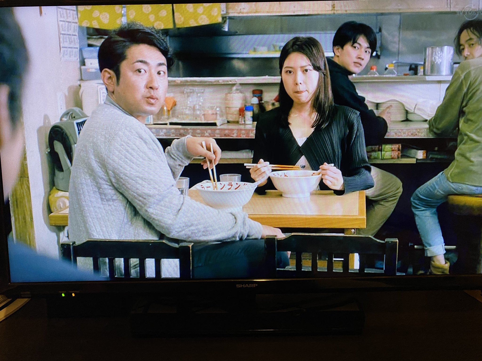 別紙慶一 ゲキカラドウ ご視聴ありがとうございました 初回は別紙を探せというまでもなく 随所に現れました笑 さてさて次回の 別紙はどこで現れるでしょうか お楽しみに ゲキカラドウ テレ東 別紙を探せ 別紙慶一 ゲキカラドウ ご視聴ありがとうございました 初回は別紙を探せというまでもなく 随所に現れました笑 さてさて次回の 別紙はどこで現れるでしょうか お楽しみに ゲキカラドウ テレ東 別紙を探せ