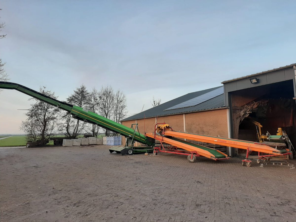 WilcoRemijn's tweet photo. Laatste product ook weer uit de schuur, #uien afleveren. https://t.co/bLm6uSiO2Z