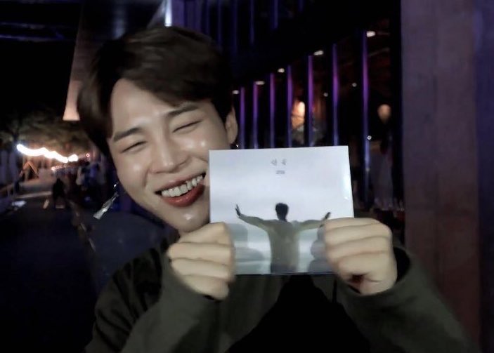 Starting off with this... Remember when he made a promise cd to jimin with the picture of them + a cute letter.