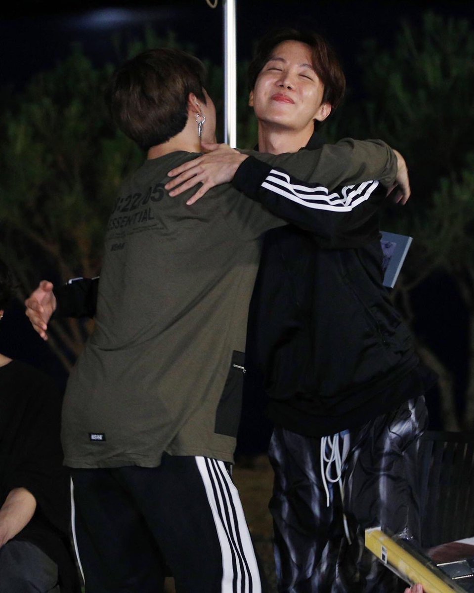 Starting off with this... Remember when he made a promise cd to jimin with the picture of them + a cute letter.