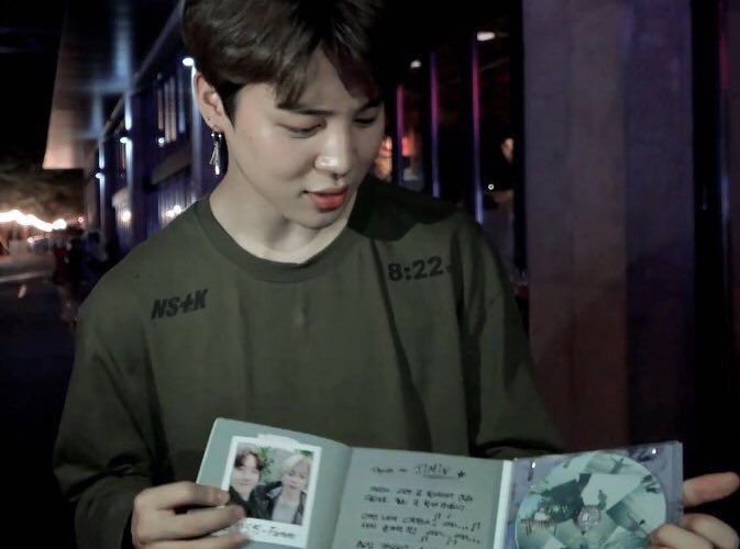 Starting off with this... Remember when he made a promise cd to jimin with the picture of them + a cute letter.