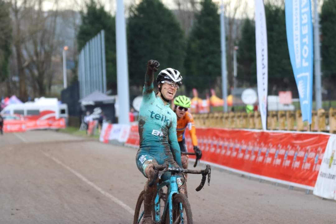 Todavía seguimos de resacón tras el doblete de ayer de <a href="/felipeorts15/">Felipe Orts Lloret</a> y <a href="/sarabonillo224/">Sara Bonillo</a> en el #CECXTorrelavega21. 🥇🥇
#CECXTeikaUCITeam #teikaridetheworld 

💻 Lee en nuestra web la crónica de un domingo inolvidable 👇

teikauciteam.com/felipe-orts-se…