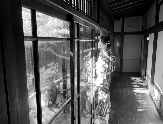 namidachocolate's tweet photo. 成人式中止の自治体が多いと思いますが、街角で見掛ける晴れ着姿には、華やかさを感じさせていただきました。佳い出逢いに恵まれますように。心持ち次第で、幸せはすぐ「そこ」にあるものですから。

梨名さんのこれからが幸せでありますように！！

#井上梨名 https://t.co/WPvirZq0S5