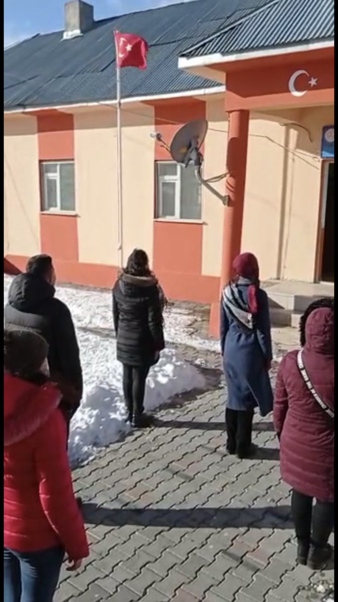 Okulumuzda öğretmenlerimizin ve personellerimizin katılımıyla saat 10.00’da İstiklal Marşı’mızı okuduk. <a href="/ziyaselcuk/">Ziya Selçuk</a> <a href="/agrimem/">AĞRI MEM</a> <a href="/Taslicayidaresi/">Taşlıçay Kaymakamlığ</a> <a href="/Ahmetkaya0404/">Ahmet KAYA</a>