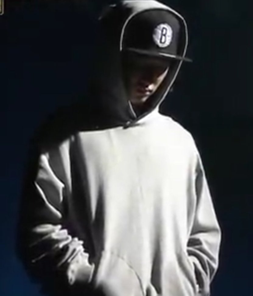 rudequail's tweet photo. I just realised hanbin looks almost exactly as how he did in his smtm3 Be I performance, where Tablo was also his mentor with a song about rising from the ashes. The parallels is giving me chills https://t.co/a4WDeUXR1j