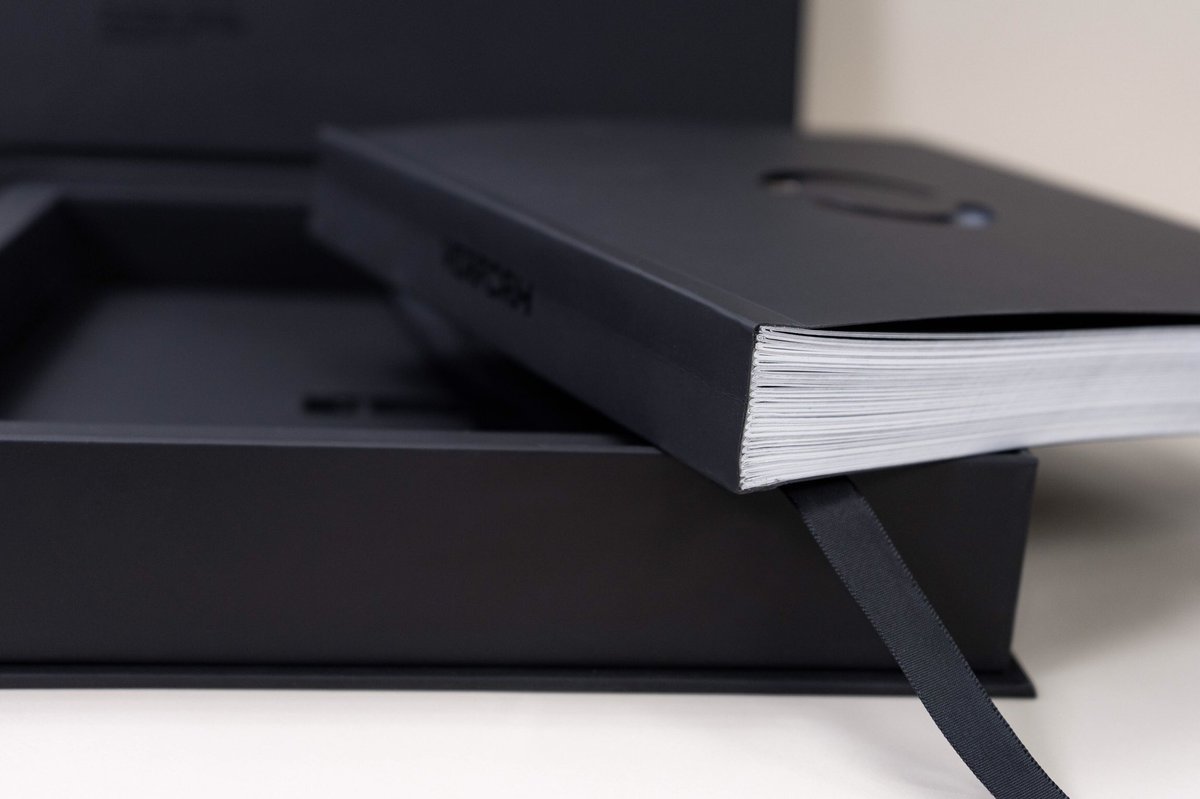 spectrum_print's tweet photo. Present your books in these lovely high end boxes that are indeed great for presentations and giving that extra VIP touch. @verform1 #bookpresentations #books #box #luxuryfinishing #printingservice #custommade #branding #presentations #dubaiprint #dubai #difc #twofour54 #abudhabi https://t.co/gGNgqt1Z6Q