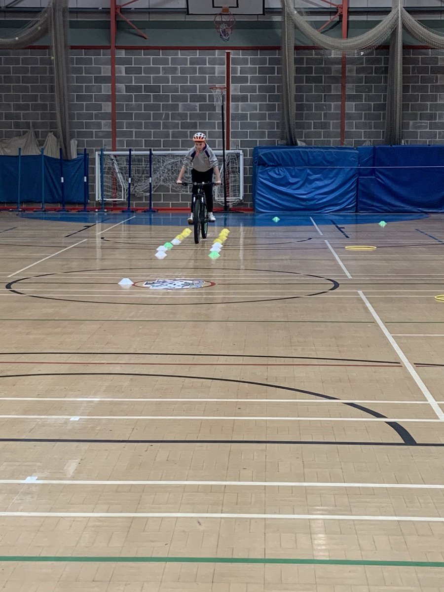 SelbyHighPE's tweet photo. Delivering some PE to keyworker pupils #mentalhealth #cycling #gameslesson #offthescreen https://t.co/i4k1OBgyib