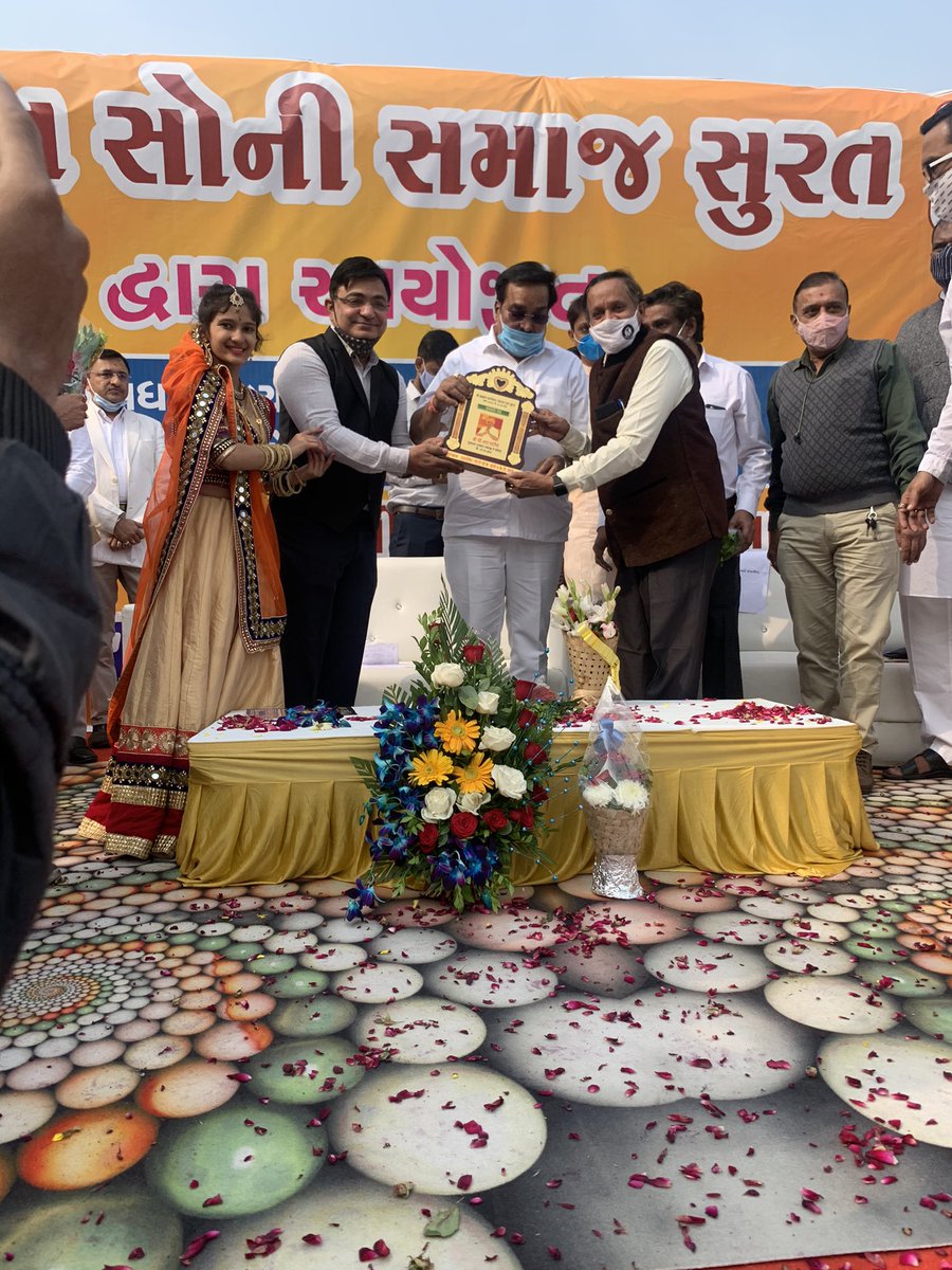 chandra34943559's tweet photo. Award ceremony by DG Bina Bhagat and saman patra to C R patil sir https://t.co/qeeg1T5Pet