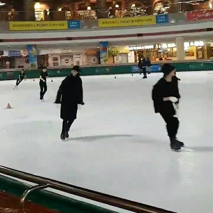 hellojmjk's tweet image. IF JIKOOK FANSERVICE, THEN WHY?????