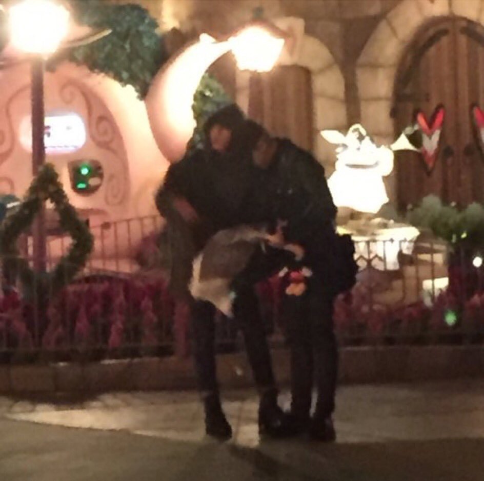 hellojmjk's tweet image. IF JIKOOK FANSERVICE, THEN WHY?????