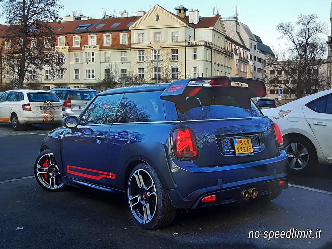 NoSpeedLimit_it's tweet photo. #MiniJohnCooperWorksGP #MiniJohnCooperWorks #streetphotography #hothatch https://t.co/VWqb8sUT0C