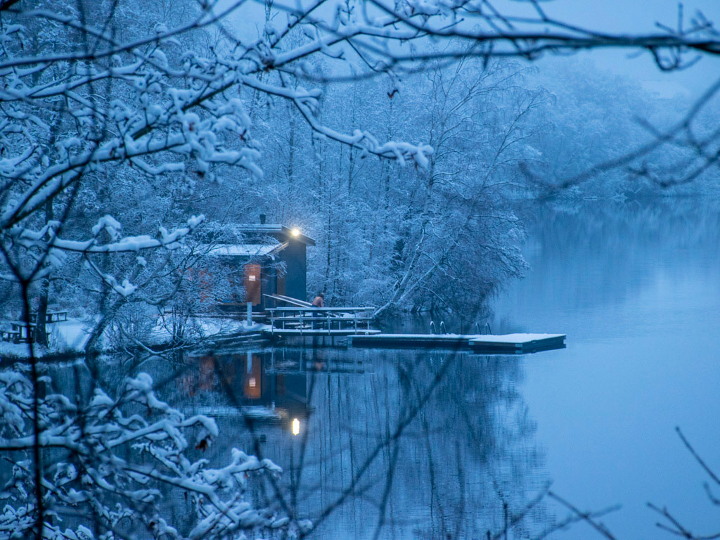 NGTIndia's tweet photo. Aju Krishnan's capture of visitors enjoying an early-morning #sauna by Kaukajärvi lake in #Tampere—#Finland's #sauna capital—is our entry for today's #DailyShot. 

Send us your entries for the #WhatMakesAPlace contest on contest@natgeotraveller.in. https://t.co/C9YZkQm59h