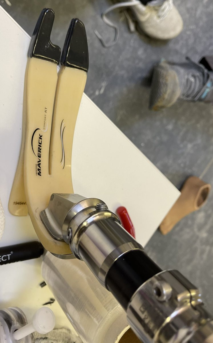 New year and an updated foot, made from the same material as helicopter blades which gives it that extra flex. It is different to the carbon fibre I am used to. Guess I won’t be taking off anytime soon 😂 

#amputee #limblessassoc