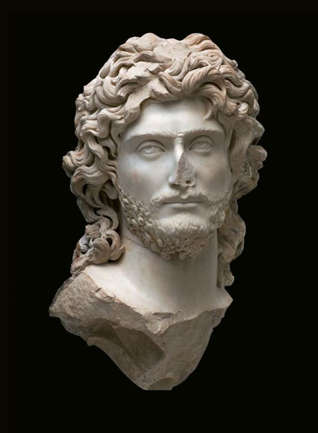 MarcMulto's tweet photo. En exclu mon #statuechallenge à différents niveaux de longueur de bouclette. (On m'as envoyé le premier en disant "toi bourré avec ton gobelet sur la tête") https://t.co/RWwbDfhEq4