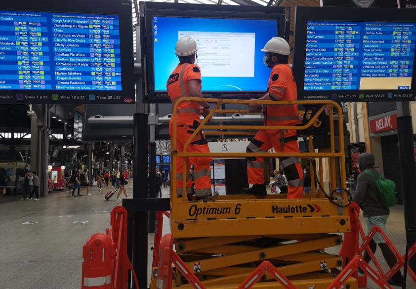 AngerAstrid's tweet photo. 🚀CAP sur 2⃣0⃣2⃣1⃣
Malgré une année difficile, les agents #télécoms de L'#ESTIDF ont su rester réactifs sur le terrain.
Merci pour votre travail !
A toutes et à tous, Belle et heureuse année 2021 pleine d'énergie et de belles perspectives. 
@SNCFReseau #meilleursvoeux https://t.co/41skpxnIyQ