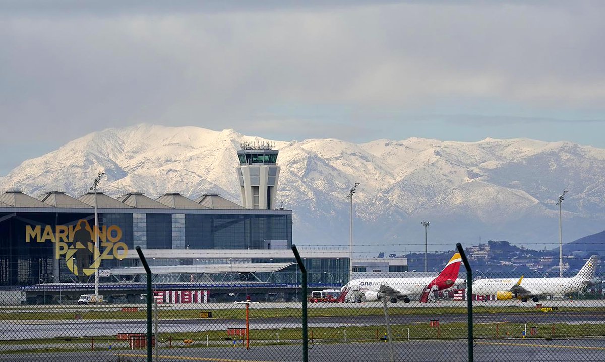 pozo_mariano's tweet photo. La visión hoy del aeropuerto de #Málaga es como la del aeropuerto de #Utah...
@controladores https://t.co/JNf0SjcBLR