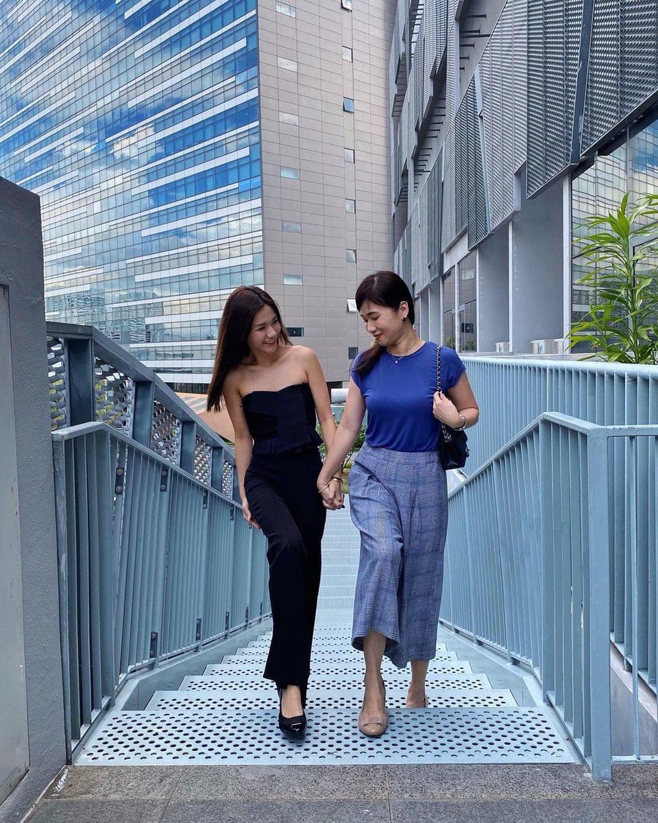 AtomeSg's tweet image. 👯‍♀️Doesn’t Cheryl and her mum look amazing in the latest collection from Obermain UX Usaflex? 💯

Designed for max comfort with its innovative Bunion Care technology, the shoes comes with soft lining that provides hydration and elasticity 🥰

#AtomeSG #TimeToOwnIt #Singapore