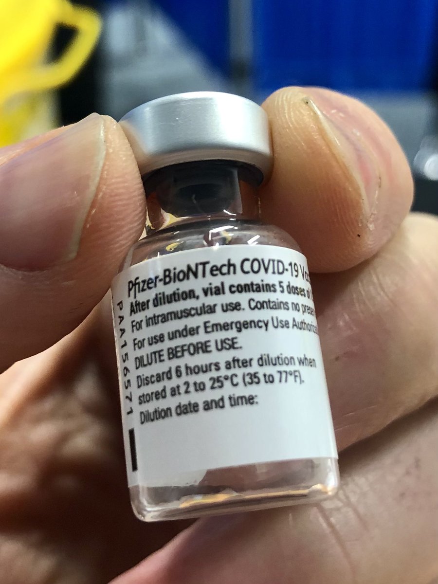 RogerMcMorrow's tweet image. I spent today drawing up our last few vials of the #PfizerVaccine 

With all @_TheNMH staff now vaccinated, we gave our remaining doses to our colleagues from the Eye&amp;amp;Ear, Dental Hospital &amp;amp; local GP’s

@EyeandEarHosp @DDUH12
@HSELive @paulreiddublin @muirtheimhne @PGallagherIEHG