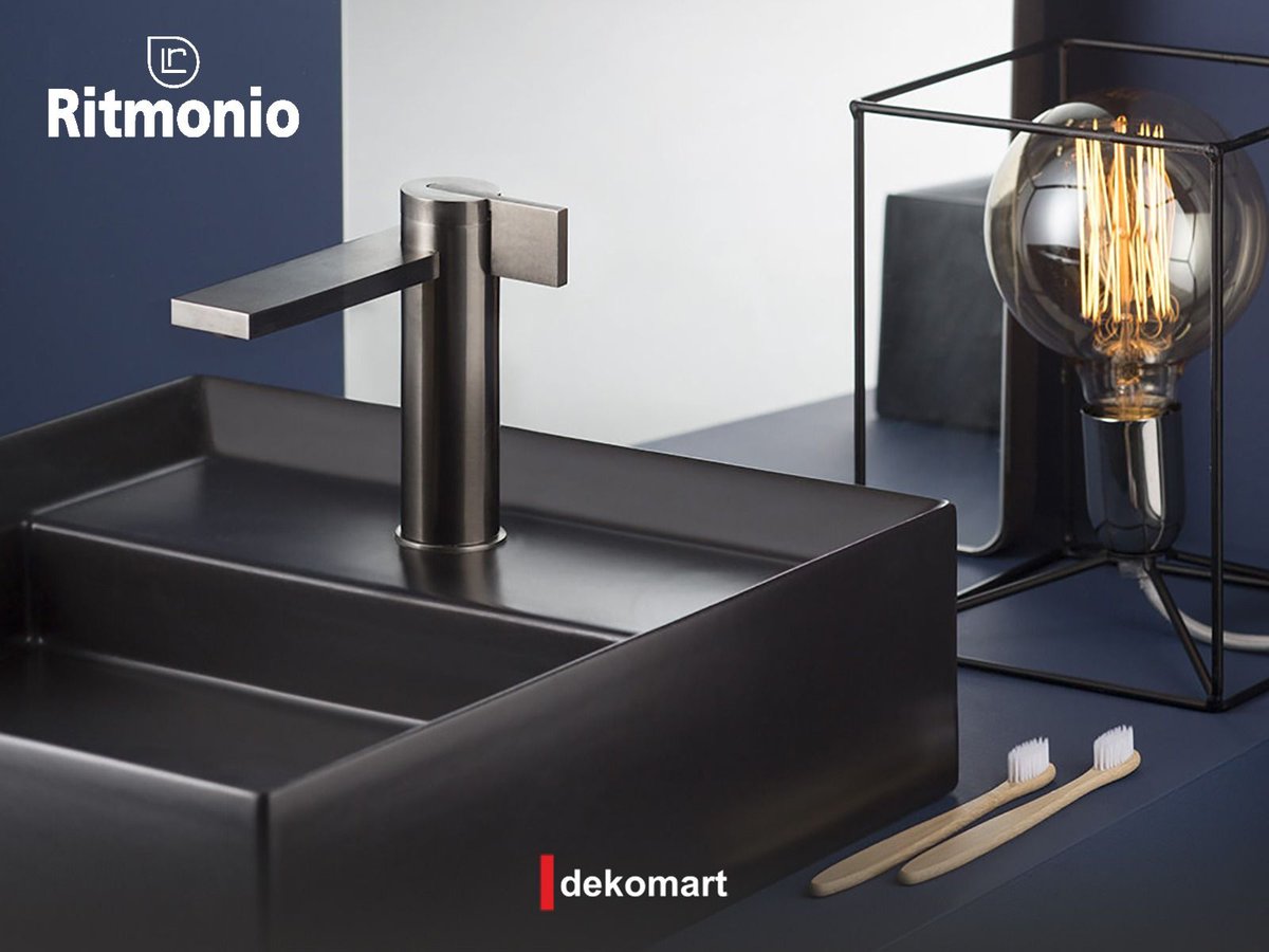 dekomart tweet media