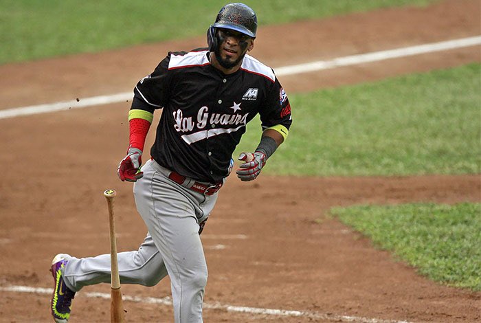 DANRY VÁSQUEZ, líder de la #LVBP en PEB con .545, en Slugging con .678 y en OPS con 1.223. Además segundo en el liderato de bateo con promedio de .414 siendo el primer toletero en la historia de #Tiburones en batear sobre .400 con las apariciones legales.
#DanryVasquez #LaGuaira