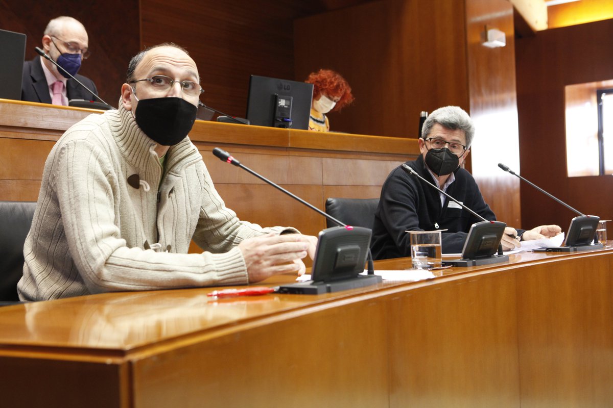 paco_iturbe's tweet photo. Compareciendo con Jesús Maestro en @cortes_aragon como org. ambientales por la Ley de Simplificación, que cambia el marco jurídico aragonés y que si se hace sin reflexión ni información pública puede dejar indefenso al control público de aspectos como la salud y el medio ambiente https://t.co/SAQzqlsuTB