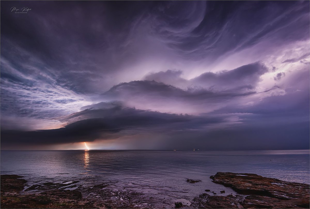 MajaKraljikWx's tweet image. Beautiful #multilayered #structure of a #supercell from May last #season and which brought very strong #winds with #hail that evening.
One of the best structures I saw from this area.

May 2nd,2020.
NW Adriatic,
#Croatia 
@StormHour