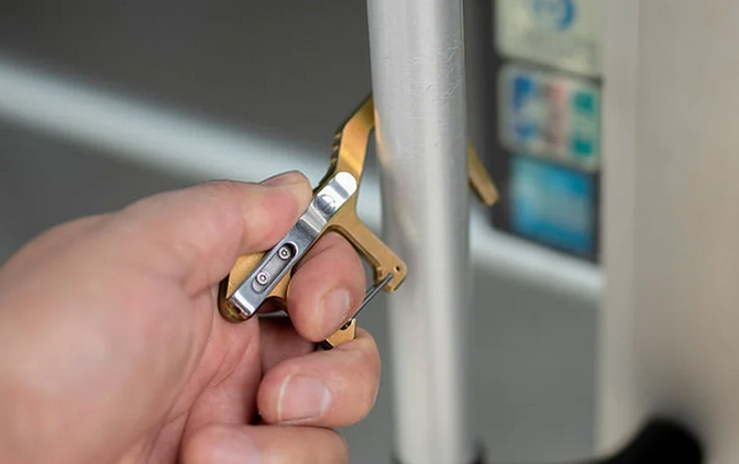 EliteSuperviven's tweet photo. Leatherman se ha sacado su herramienta anti-COVID

"Leatherman Clean Contact Carabiner" se llama https://t.co/QUmmNSFev6