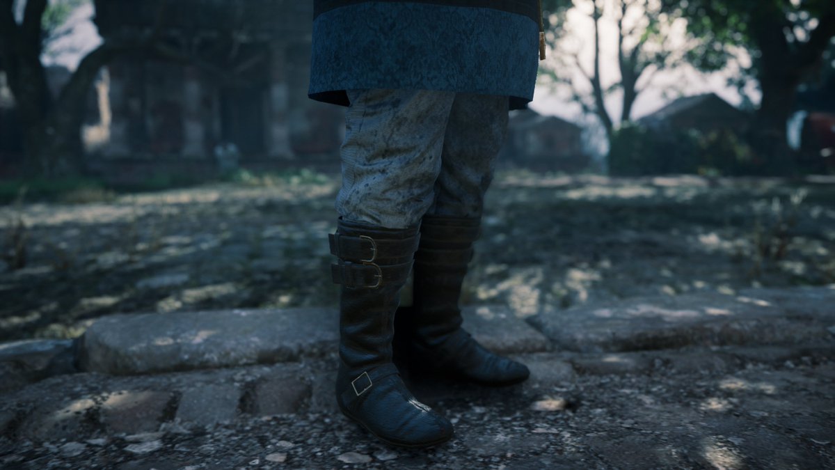 Unfortunately, the game doesn't have that many typical Saxon men (at least where I'm at). Most are wearing boots with hardware, which is uncommon at that period (laces would be preferred, and boots would be short).