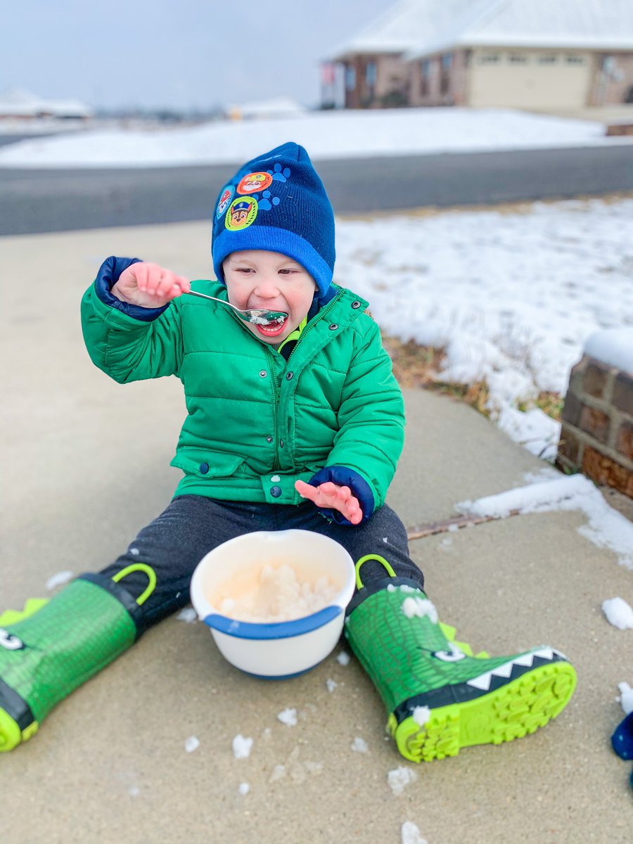 ajuneau28's tweet photo. Because Everyone Should Try Snow Ice Cream! ❄️🙌🏼

Snow, sugar, milk, &amp; vanilla https://t.co/tmbV9zQC4U