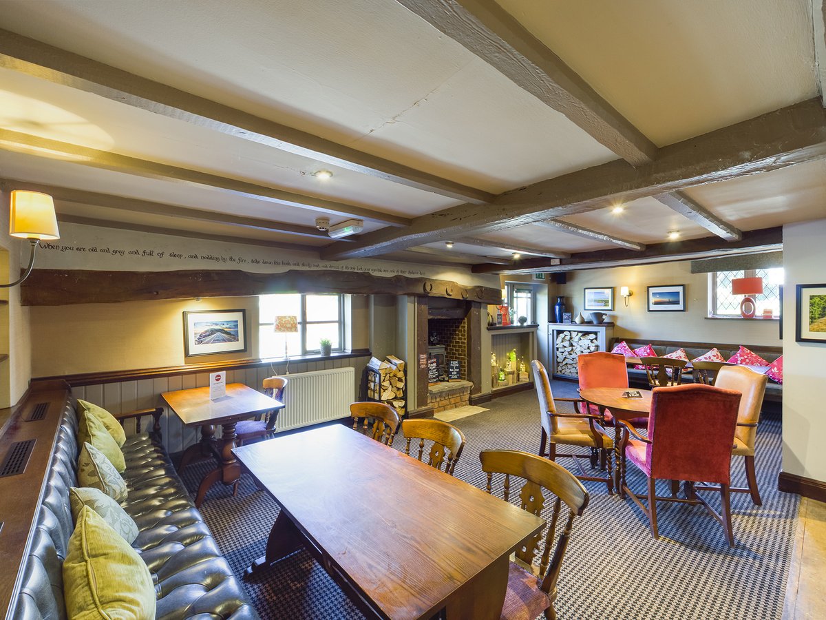 TalkGreenUK's tweet photo. Reminiscing about our virtual tour @TollemacheArms  Experience a walk-through at one of Gareth's favourite pubs! https://t.co/OHU2sPOxX3 https://t.co/sZmnbJ1bBF