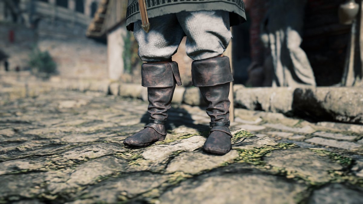 Unfortunately, the game doesn't have that many typical Saxon men (at least where I'm at). Most are wearing boots with hardware, which is uncommon at that period (laces would be preferred, and boots would be short).