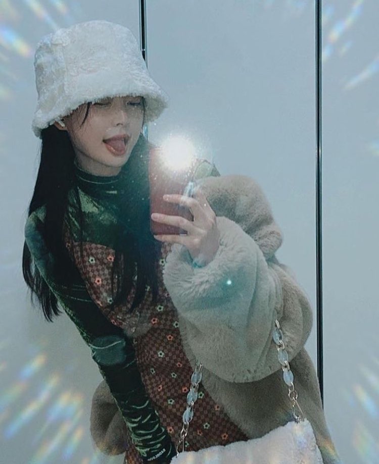 boraIim's tweet photo. today's ootd. stay warm, everyone🥰❤️ https://t.co/l8FpBPY8MN