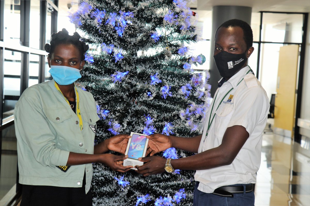 URAuganda's tweet photo. Namukwaya Sarah aka Surce Kits conquered the #TPAS20 Fancy Fingers Challenge and walked home with a brand new @Huawei Y8p to kick off her 2021 in style.
Congratulations to her!
#FfeBanno
#URACares
@masembey https://t.co/vvTyRz1xOc