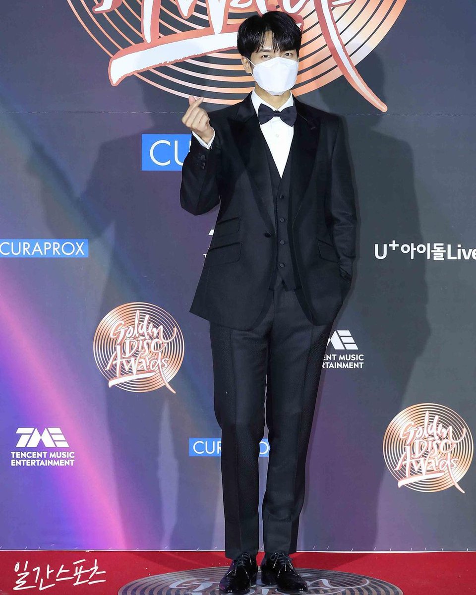 lsg_myanmar's tweet photo. [09/01/2021] 💕Lee Seung Gi💕 35th Golden Disc Awards HQ Photos 😍 

crd: jtbc awards 

#GoldenDiscAwards #goldendisc 
#DigitalSongDivision 
@leeseunggi.official 
#이승기 #LeeSeungGi #လီဆြန္းဂီ
#イスンギ #李昇基  #parksodam
#LSGMyanmar @hookent3 https://t.co/mzaAnFImXt