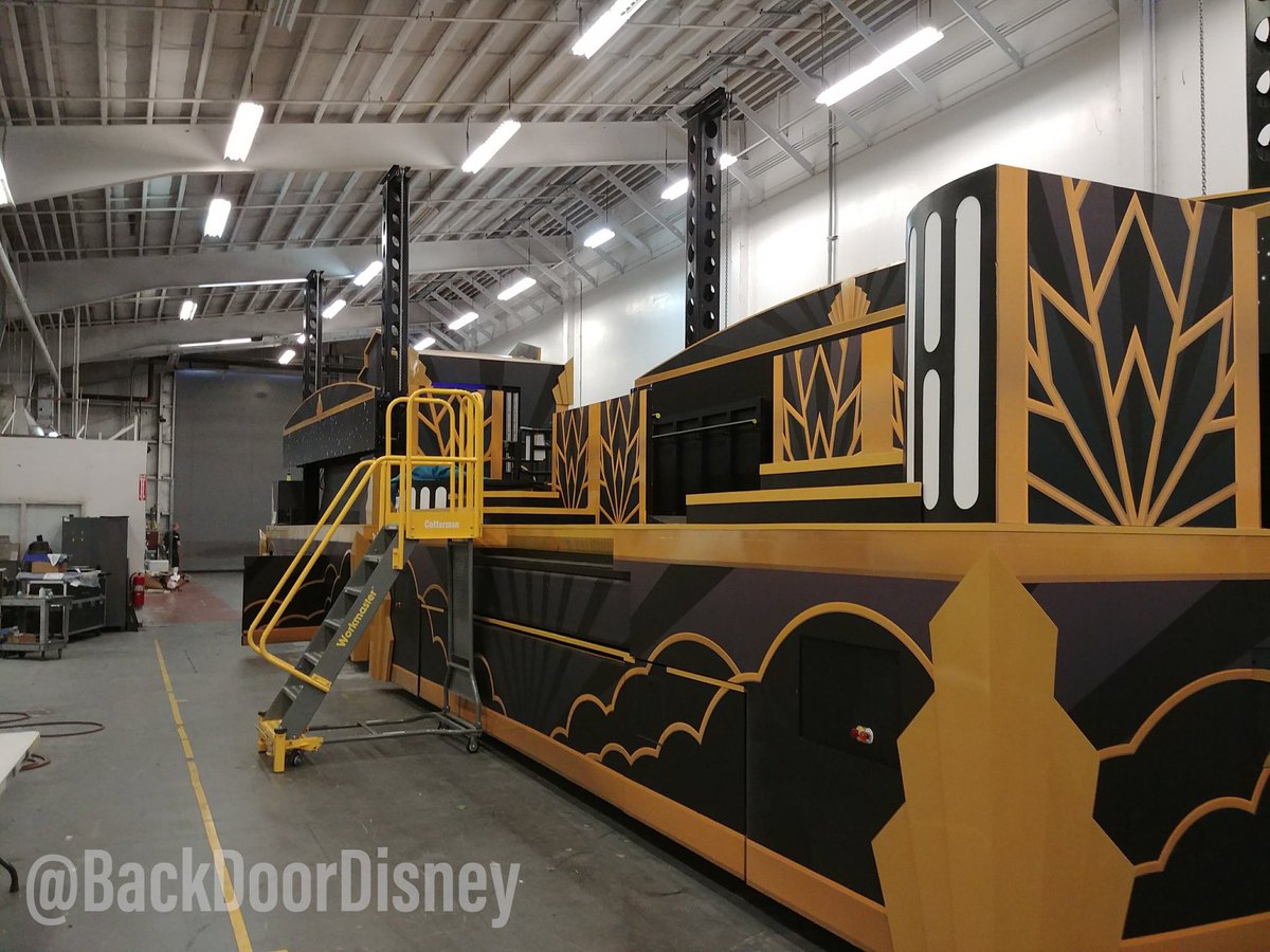 BackDoorDisney's tweet photo. Anybody actually miss this thing? Lol. Old Hollywood Studio mobile stage https://t.co/72LNJUxsoE