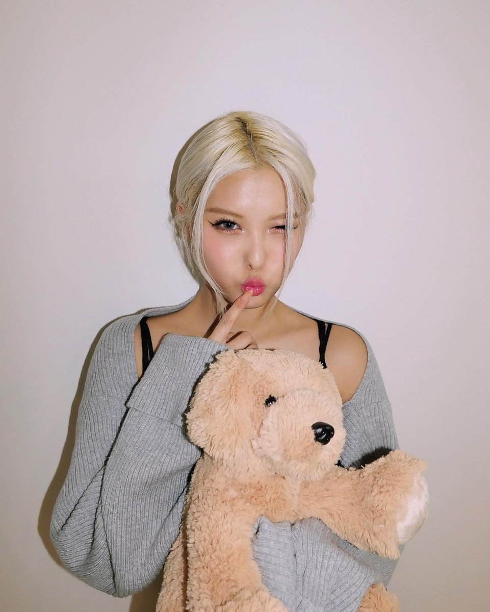 AhinGlobal's tweet photo. 210112 Ahin IG Update 

KisS mE

#아인  #AHIN #MOMOLAND #모모랜드 
@MMLD_Official https://t.co/606H5iLR2W