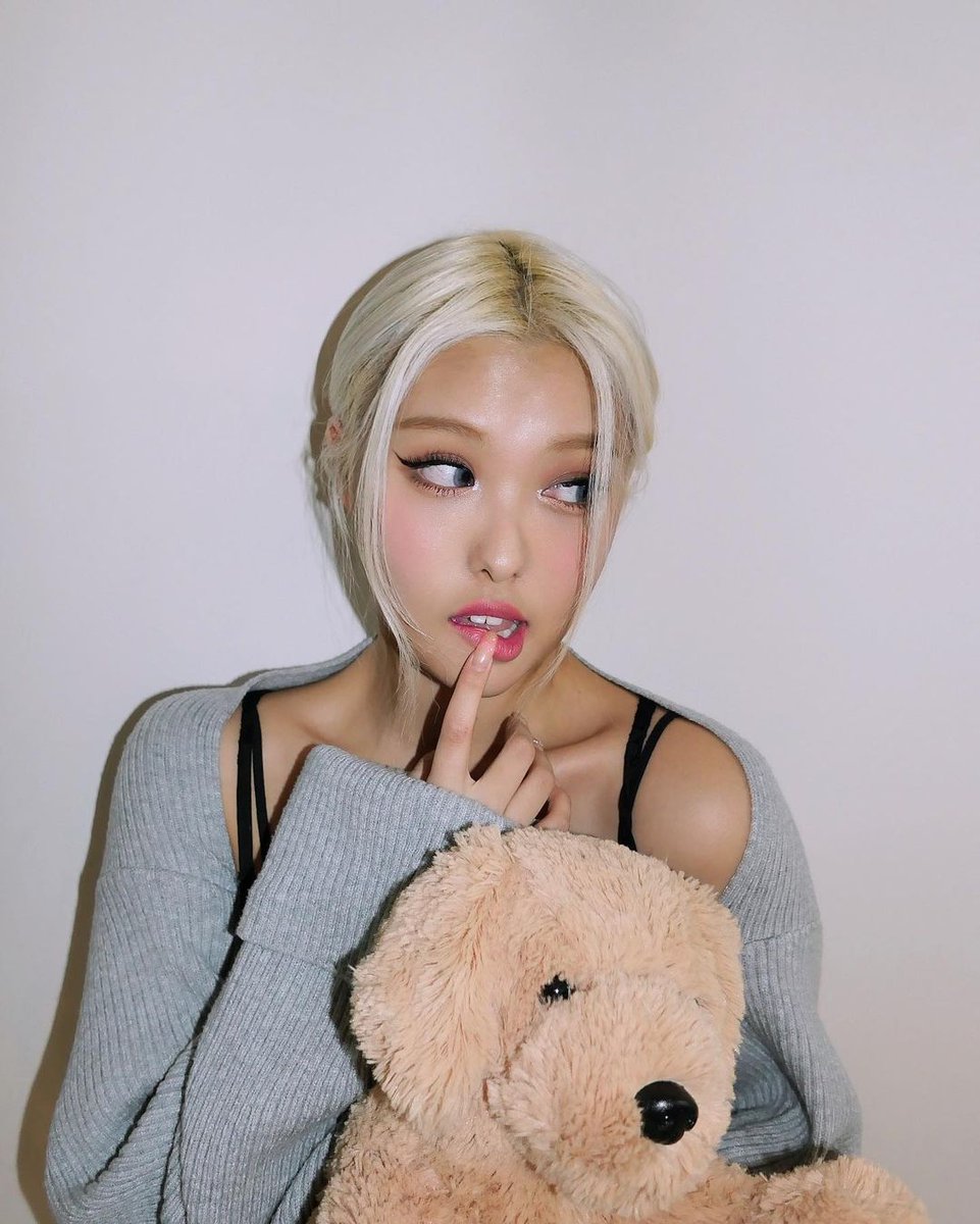 AhinGlobal's tweet photo. 210112 Ahin IG Update 

KisS mE

#아인  #AHIN #MOMOLAND #모모랜드 
@MMLD_Official https://t.co/606H5iLR2W