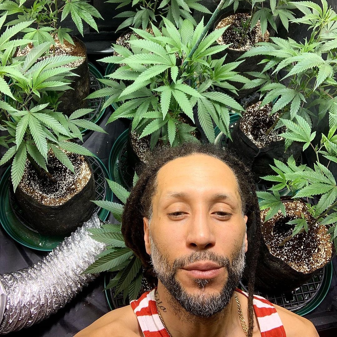 HighforN's tweet image. How do you social distance ⁉.
It's good music, good piece of mind &amp;amp; good herbs far | 🌿.
#fuckcovid #fully #keepyourgradeup #highgradespecialist  #realmed #happyplace #mentalhealthawareness #jahlives