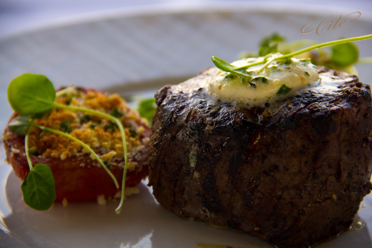 CiteChicago's tweet photo. It's all about balance 🥩🍷
•
•
•
•
•
#ChicagoFood #ChiGourmet #ChicagoToDoList #ChicagoFoodMag #ChicagoFoodScene #ChicagoFoodGuide #Chicago #FiletMignon https://t.co/wNEjzZIk8K