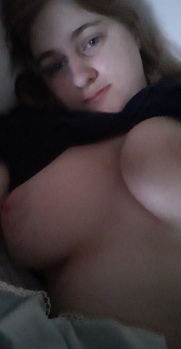 Morning selfies with a side of tits https://t.co/QBiyUWXiwt