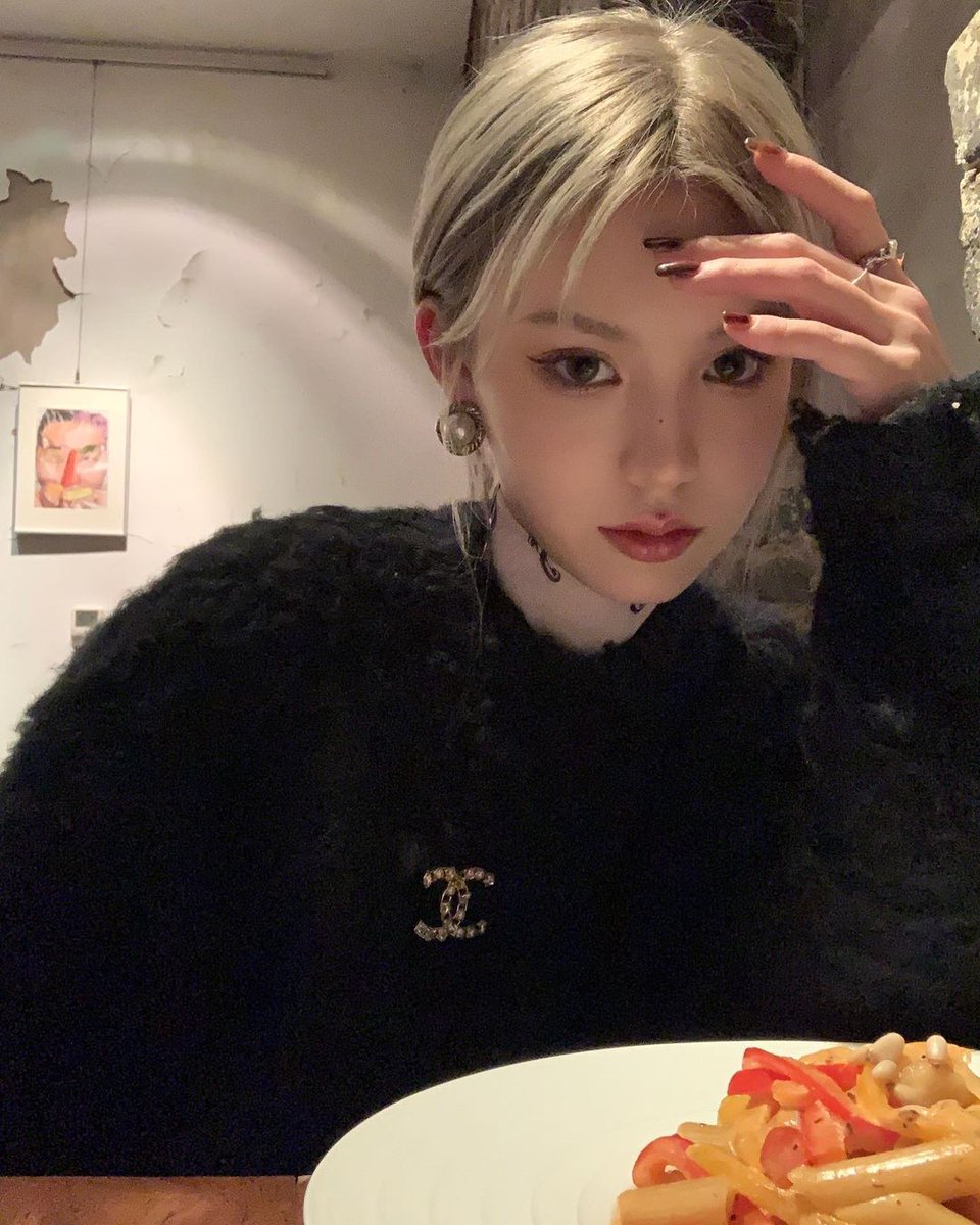 Jinjimaa's tweet photo. 𝑪𝒉𝒂𝒏𝒆𝒍 𝒐𝒏 𝒕𝒐𝒑! https://t.co/Gfm9kXtg6F