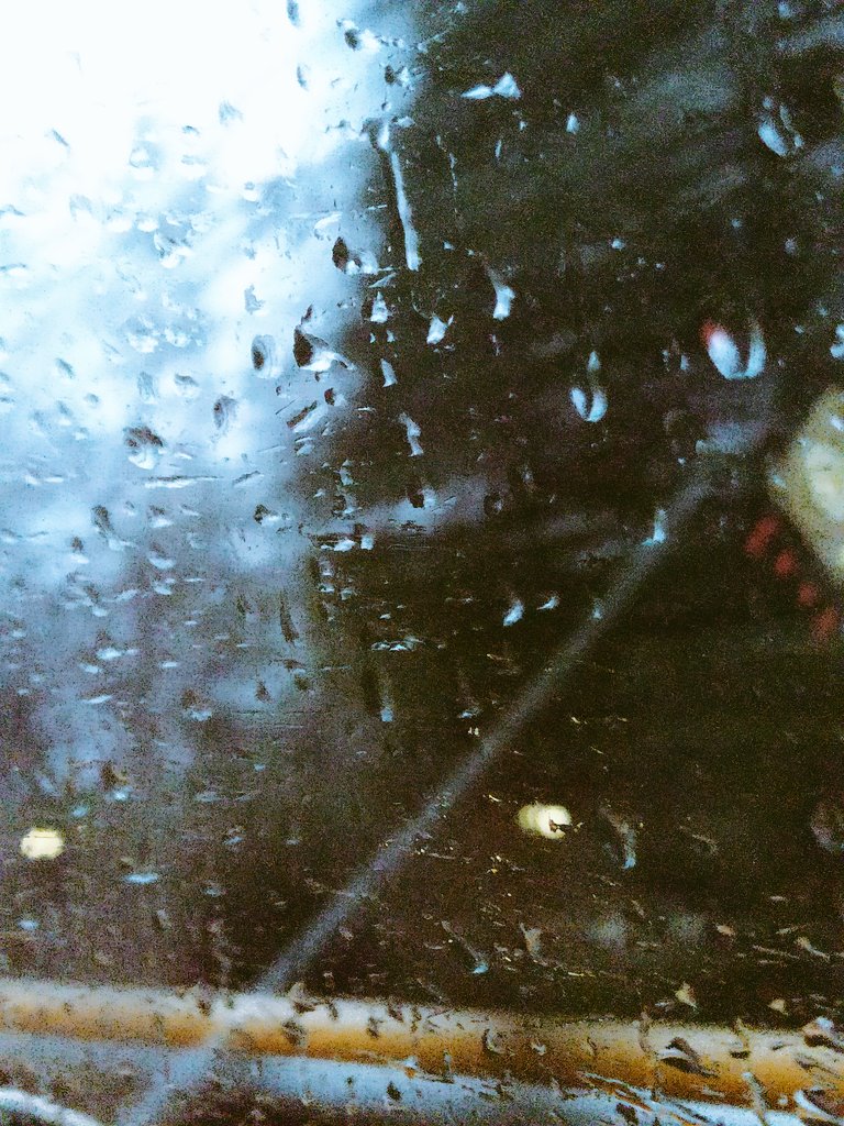 Cutie_MinMire's tweet photo. + в комментарии если любите дождь☔ https://t.co/EApkB39Pb0