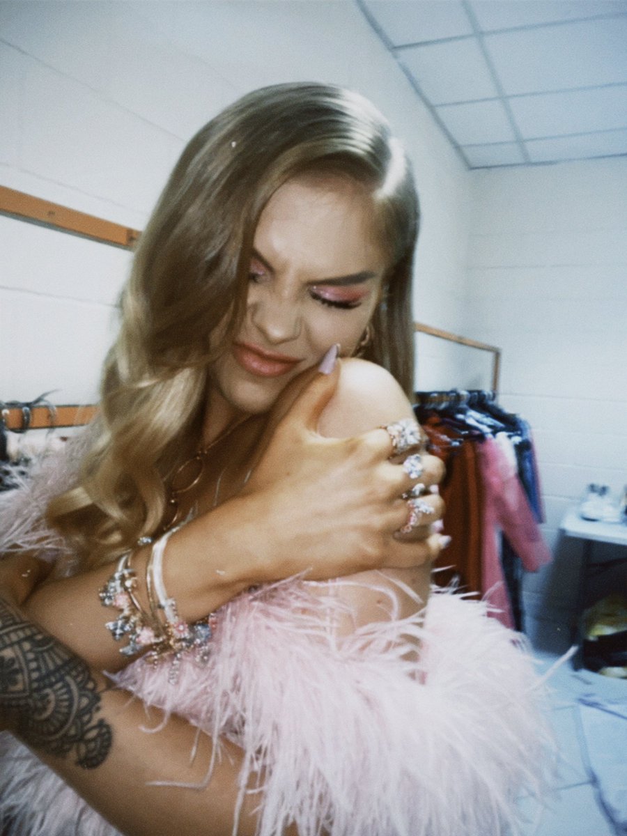 luisasonza's tweet photo. 🌸 https://t.co/KGsuXm2t4j