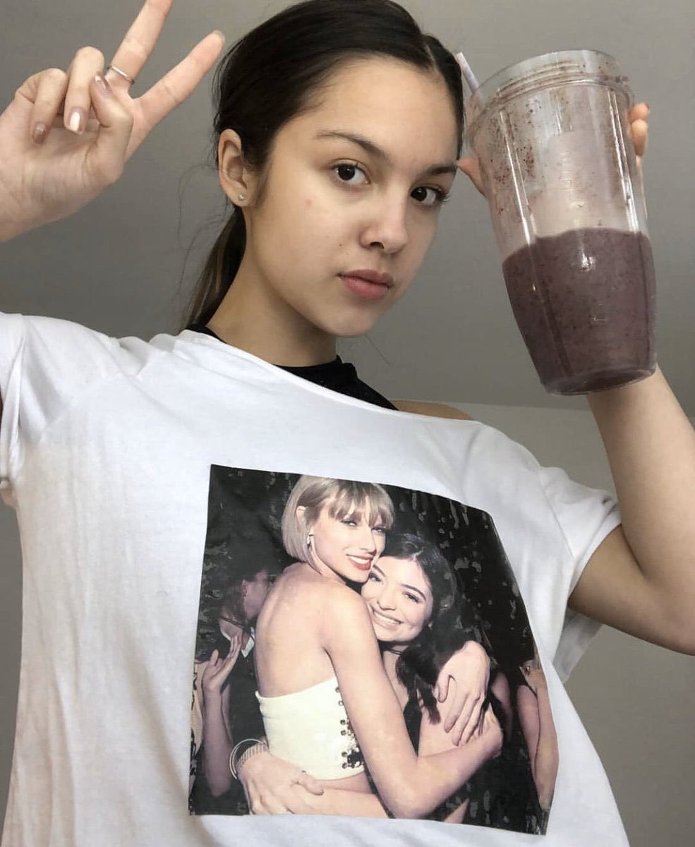 ok but olivia in taylor merch>>>>>