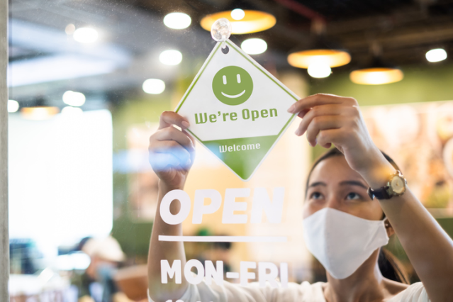 jarmbro's tweet photo. #Retailers should prep their supply chains for 2021 by leveraging live #data, applying #AI and adding automation tools. #cdwsocial https://t.co/kcuyAj8NwJ https://t.co/RhG83ETvjw