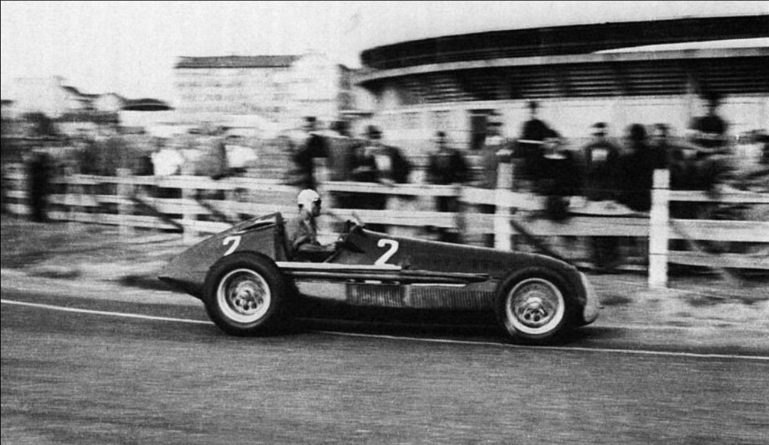 I already looked back at the 2005 season, now I want to do something similar to a year where F1 wasn't even a thing. We go way back to 1947 with this little thread. (Pic: GP at Milan, Alessandro Gaboardi in an Alfa Romeo 158)  https://twitter.com/DavidNCook1/status/1348300795163209730