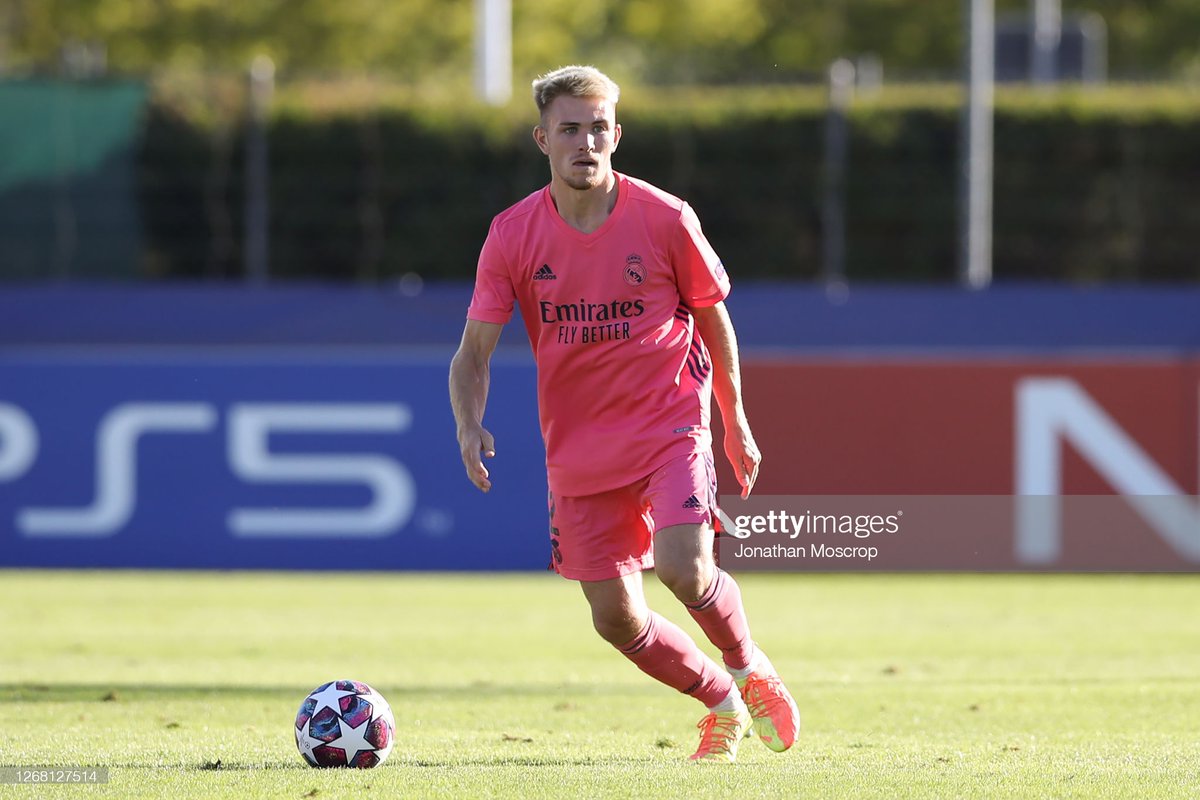 Cualidades y fortalezas:1) Ofensivamente, es un lateral incombustible. En los partidos en los que Raúl ha optado por una defensa de cinco, con más libertad, era uno más en ataque. No desentona cuando tiene que incorporarse.