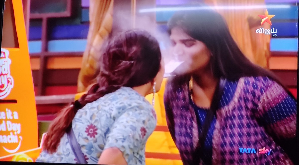 Msk54852629's tweet photo. #archuu n #nisha ....rofl
#BiggBossTamil4
#BiggBossTamil https://t.co/NNGSwZCI8j